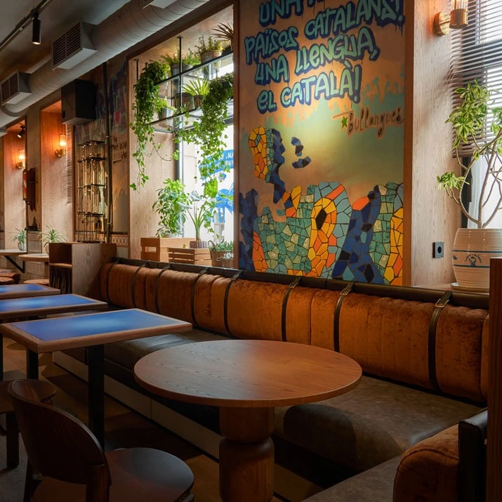 Смальта, лепешка кока и сангрия с ананасом: Каталонское коктейльное бистро «Ослиный рай»