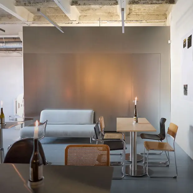 Модный брат IF: Винное бистро AF в Трехсвятительском переулке — Новое в Москве. Большой город