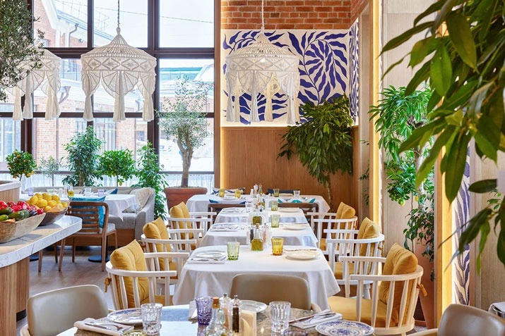 Дзадзики, гирос, мусака и сувлаки: 5 мест с греческой едой в Москве