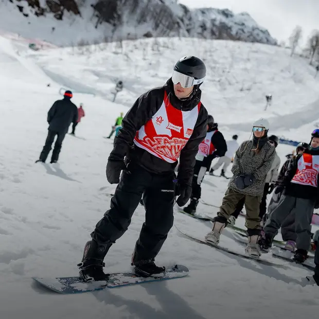 Первый ночной спуск и сет от Лироя Торнхилла: Чем заняться на New Star Camp — 2026 в горах — Фестивали. Большой город