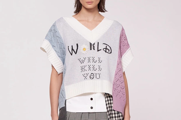 Как без рук: Учимся носить вязаную жилетку