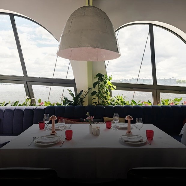 Лучший вид на этот город: «Магадан» на Мытнинской набережной