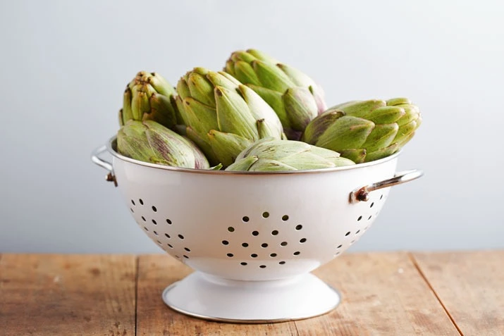 Зеленый горошек, артишоки и клубника: Какие продукты покупать в мае и что из них готовить