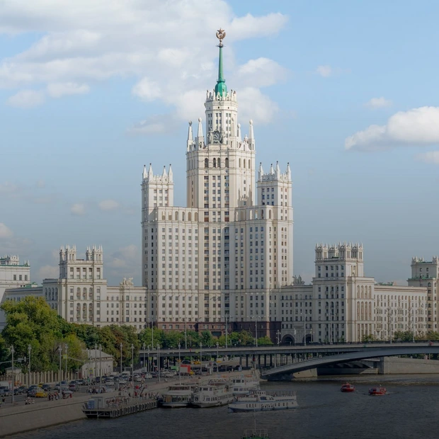 8 зданий Москвы, которые стоит увидеть с воды: от Президиума РАН до высотки на Котельнической — Место. Большой город
