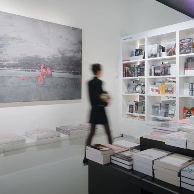 «Под маской» Музея русского импрессионизма: Новая выставка и «Подписные издания» — Место. Большой город