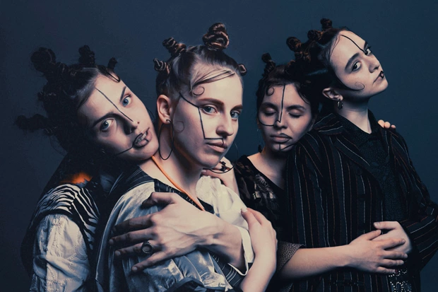 Поминальный стих, алтайская баня и свадебные обряды: Hodila Izba рассказывают о новом альбоме