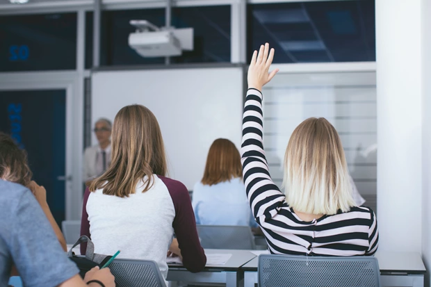 Как изменится образование после принятия законопроекта о единых программах и учебниках в школах?