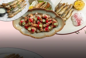 С игристым, красной икрой и классическим тартаром: 12 мест с корюшкой в Петербурге