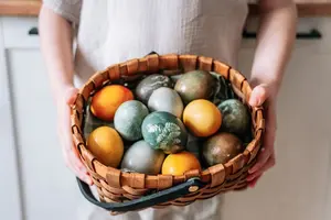 Красим яйца: Как добиться натуральных оттенков и сделать красивые узоры