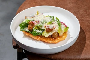 Новый стейк-хаус Oma, весенние обновления в Megobari и «Интеллигенции» и словенский бранч в KM20