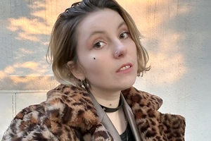 Основательница проекта «Нате, носите» Яна Корецкая рассказала о насилии со стороны отчима