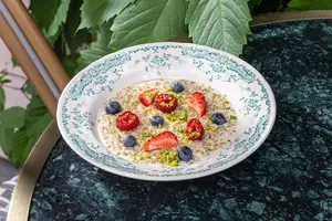 Мини-лахмаджун с телячьей колбасой и каша с раковыми шейками: 11 интересных меню BreakFest в Москве