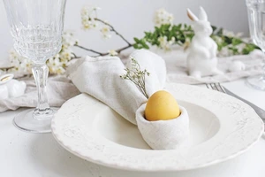 Пасхальная сервировка в стиле минимализма: Как и чем украсить стол