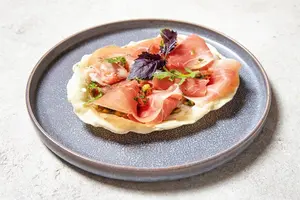 Бургер с аруком, борано с крабом и бабка с маком и нутеллой: 10 самых интересных меню BreakFest