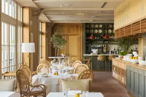 Сицилийская керамика, итальянские вареники и вид на Малую Невку: Ресторан «Лодочная станция»