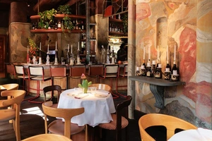 Открытие Juan Cantina Española и возвращение королевских бранчей в Black Thai