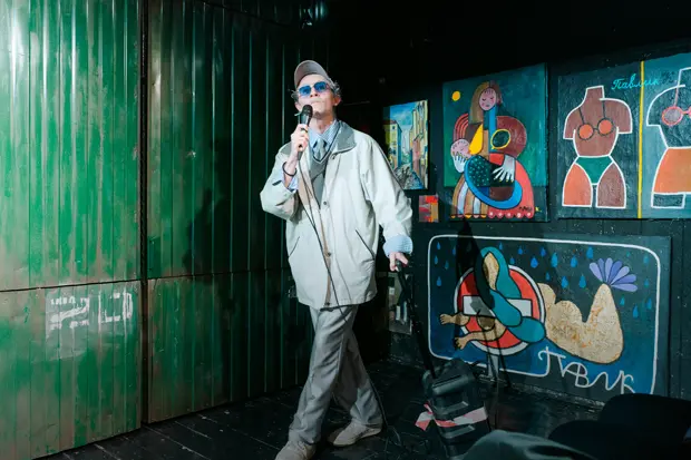 Зачем идти на спектакль «Барахло» в театр «Практика»