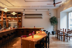 Теплый минимализм, китайский кисло-острый суп и сердечки с робаты: закусочная House of Jade