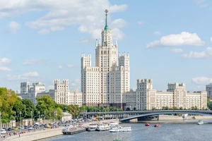 8 зданий Москвы, которые стоит увидеть с воды: от Президиума РАН до высотки на Котельнической